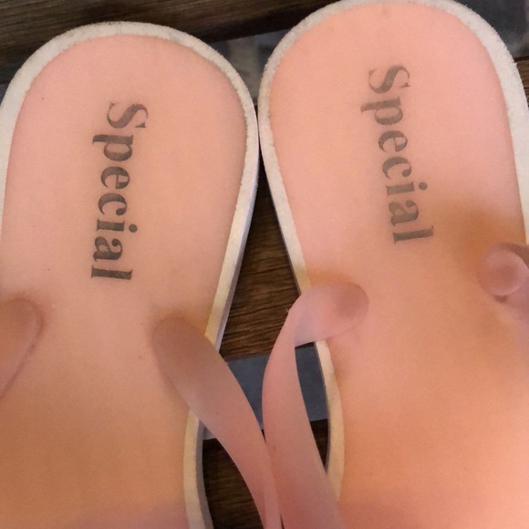 FREE 🎁 Special Jelly Flip Flops with flower - Picture 2 of 5